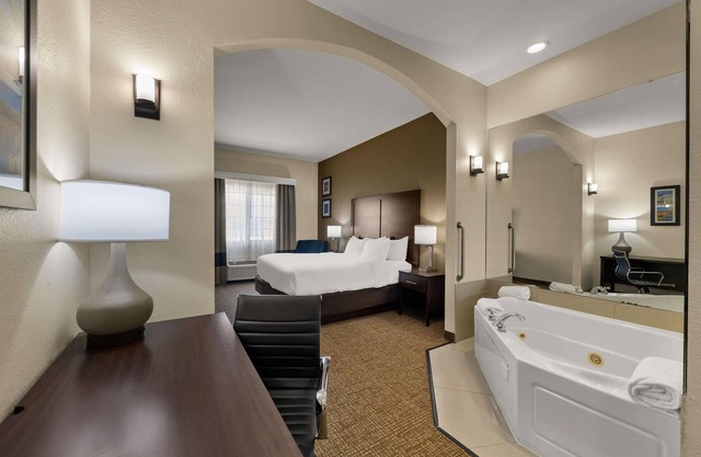 Comfort Inn & Suites Atoka