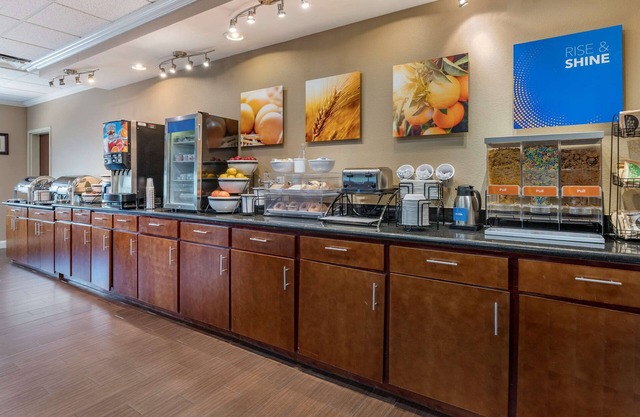 Comfort Inn & Suites