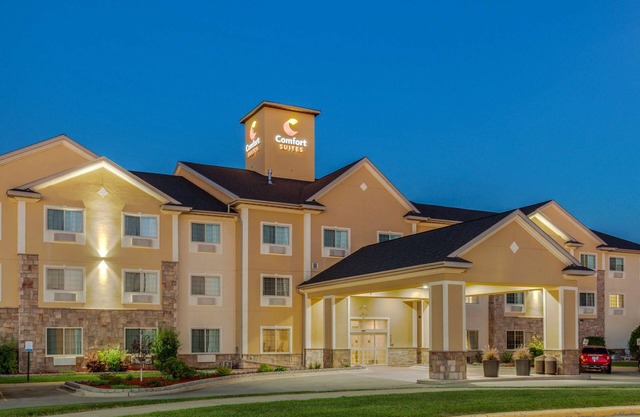 Comfort Suites Johnson Creek Conference Center