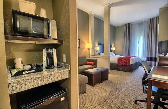 Comfort Suites Marietta-Parkersburg