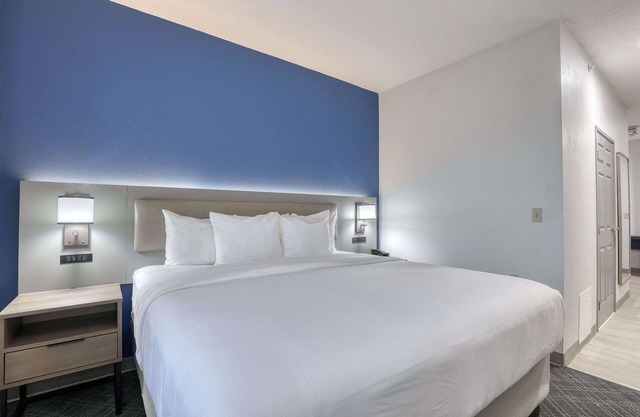 Comfort Suites Milwaukee Airport