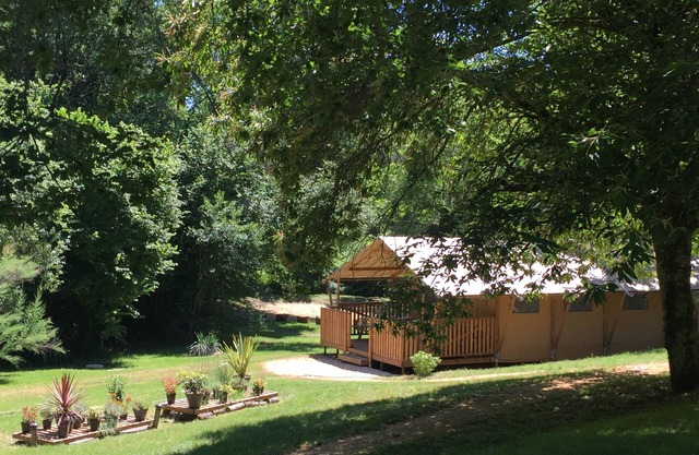 Comfortable cottage in beautiful estate with swimming pool (T5p2)