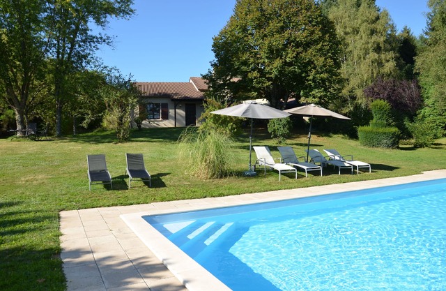 Comfortabele villa met groot verwarmd12x6m zwembad en tuin van 5000 m².