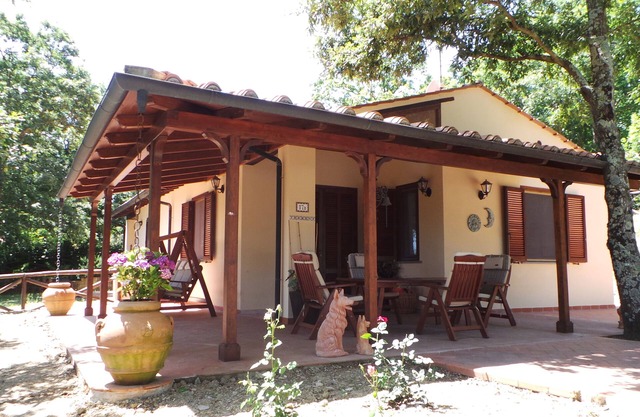 Comfortable cozy and relaxing Sun and Moon cottage for 6 people