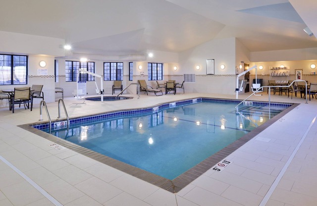 Comfortable 1 Bedroom Suite Close to Mayo Clinic! Free Breakfast