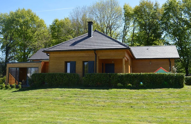 Comfortable 100m² wooden chalet with private spa
