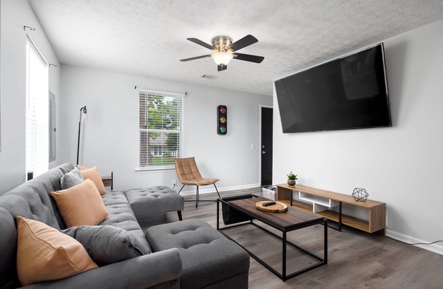 Comfortable 2 Bedroom Ft Moore Retreat that's less than 5 min from Starbucks n