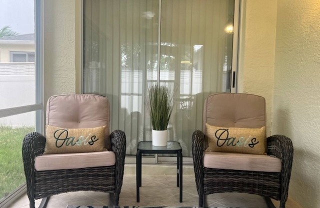 Comfortable 2-BR home in heart of The Villages with Gas golf car,high speed WiFi