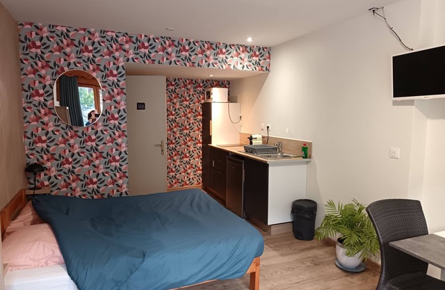 Comfortable 2-person studio