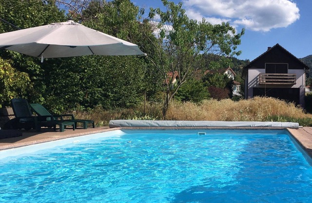 Comfortable 3* house with heated pool access in wooded grounds