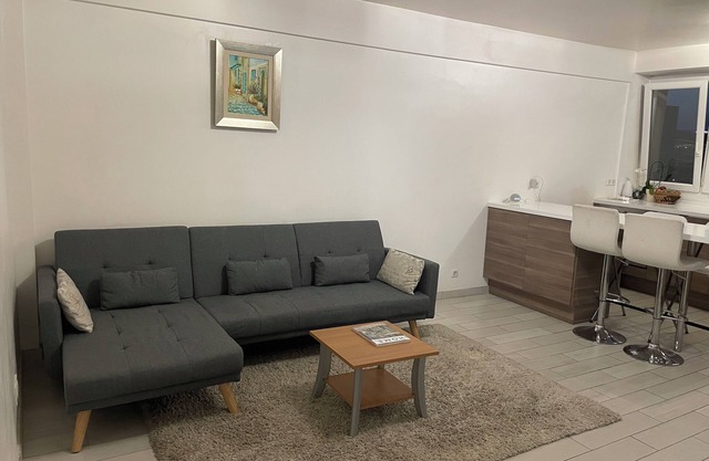 Comfortable 3-room apartment in La Défense close to transport links