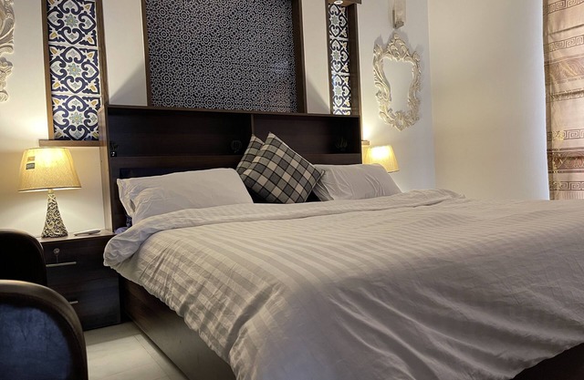 Comfortable 5 bedroom house in heart of Lahore