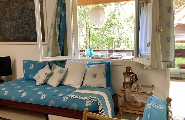 Comfortable and elegant apartment with green terraces