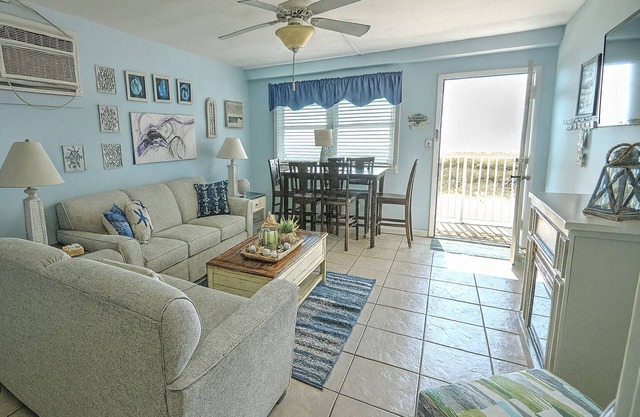 Comfortable and clean OCEAN FRONT condo in beautiful Wildwood Crest
