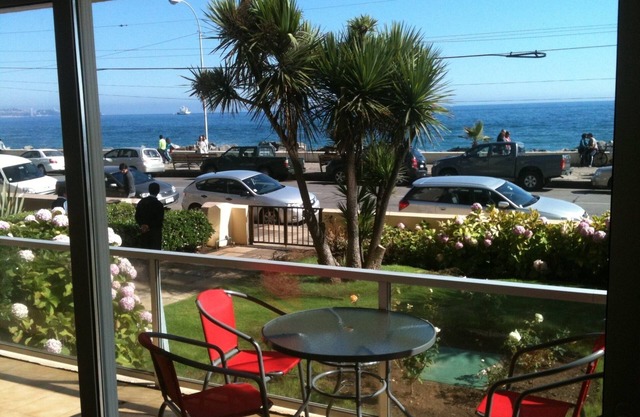 Comfortable apartment with living room, 2 bedrooms with excellent ocean view.