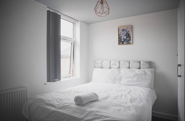 Comfortable Big House in Leicester