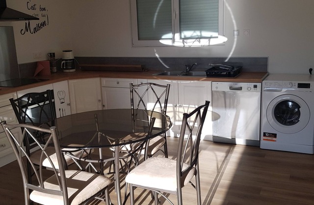 Comfortable, bright house 10 minutes from the beach, Thalasso pool and restaurants
