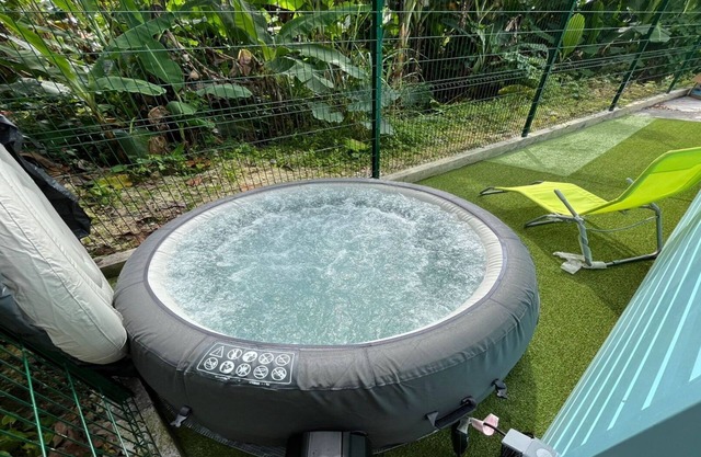 Comfortable bungalow with pool and jacuzzi