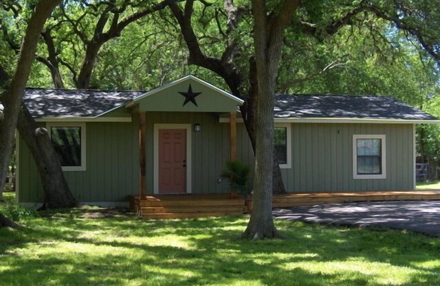 Comfortable, clean, newly remodeled house south of Austin.