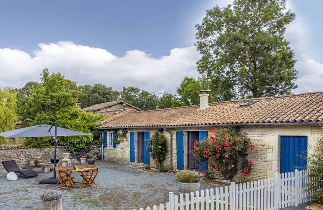 Comfortable cottage in the heart of Poitou-Charentes close to Niort