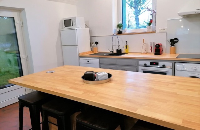 Comfortable country house (linen/internet/air conditioning) 5 minutes from the A20 motorway