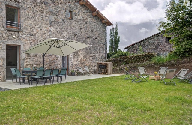 Comfortable Country House for 10 with Wifi