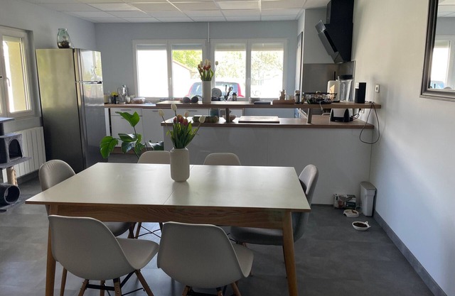 Comfortable lodging with pool, parking, and Wi-Fi in La Suze-sur-Sarthe