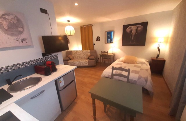 Comfortable studio close to the golf course and in the heart of Villedieu sur Indre.