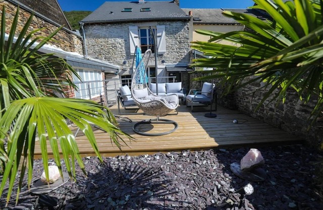 Comfortable guest house just a stone's throw from the Meuse river and the "voie verte".