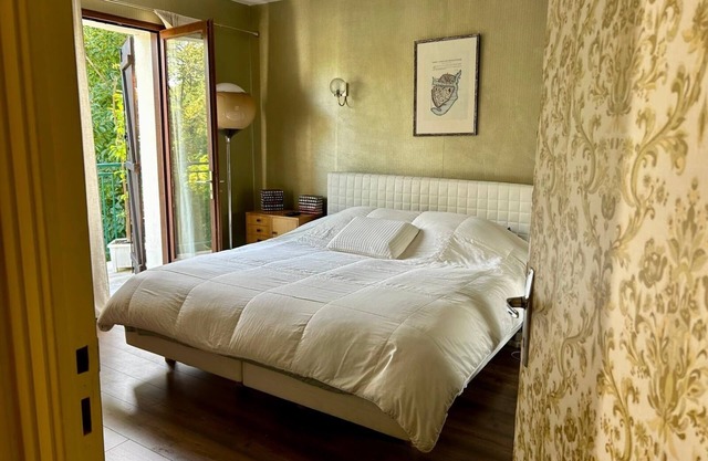 Comfortable house with private woodland. Close to all amenities and Beauval.