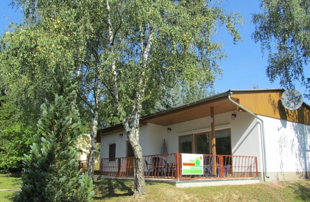 Comfortable holiday home at the Zeulenroda dam/bungalow village Zadelsdorf.