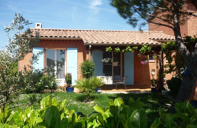 Comfortable house for 4 people in the heart of Provence with pool