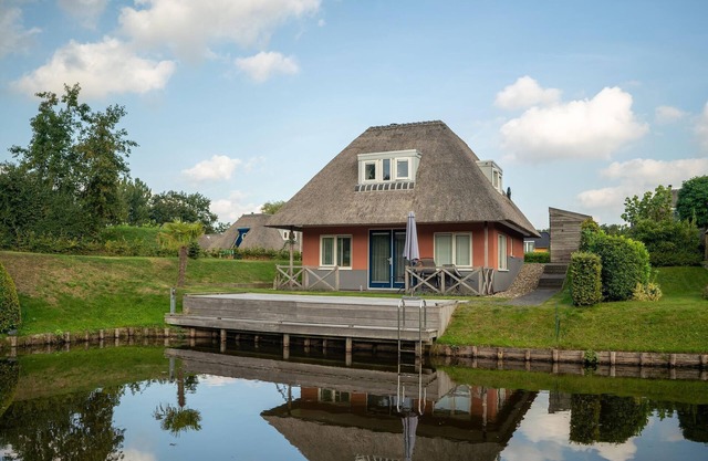 Comfortable house on the water, in a holiday park