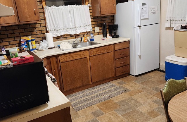 Comfortable house with room for the gang! Perfect for hunting/fishing getaways