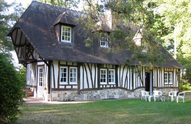 Comfortable Normandy Cottage with 120 acre forest