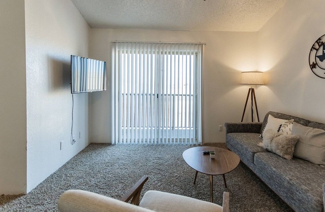 Comfortable One BedRm Midland Flat + Pool