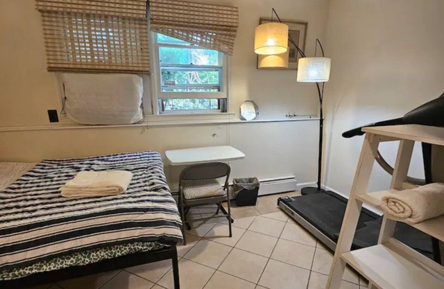 Comfortable Residential Suite for 4 adults and 2 kids in NW suburb of NYC