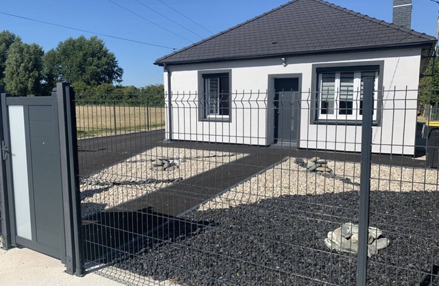 Comfortable single-storey house 100 m2 on a fenced plot