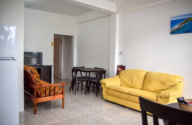 Comfortable Studio Apartment with Full Kitchen and Dining in Roseau