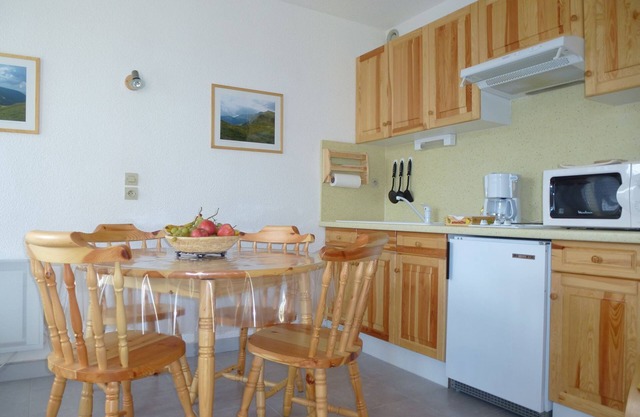 Comfortable studio, east-facing balcony, beautiful nature view, cellar, parking.