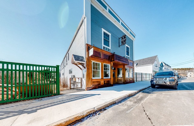 Comfortable Suite in Downtown Northeast Harbor w/WiFi & AC - Walk to the Water
