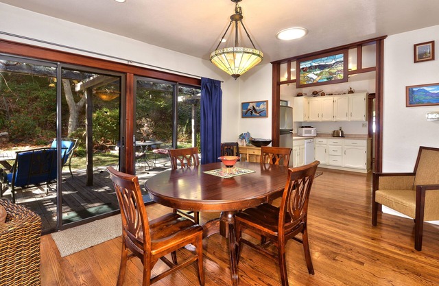 Comfortable Two Bedroom Two Bath shingled cottage in the West Sonoma wine region