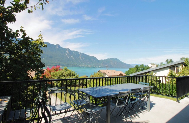 Comfortable villa with a view of Lake Bourget