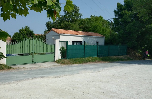 Comfortable wood-frame studio for 2 people 15 mins from La Rochelle