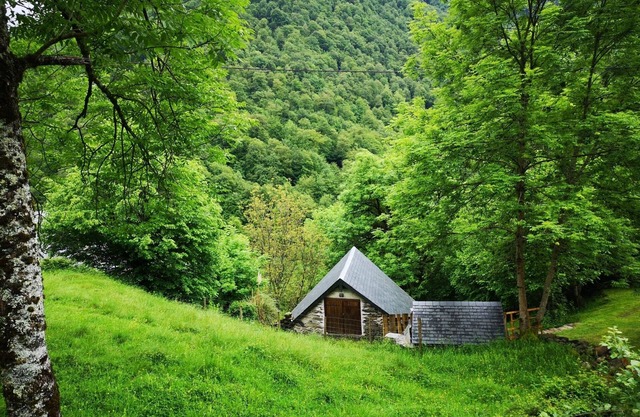 Comfortable wooden chalet in the heart of nature