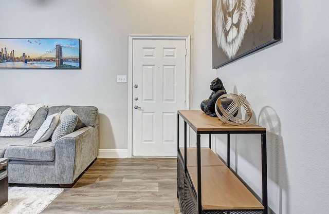 Comfy 1BD King Bed Free Parking Free Coffee
