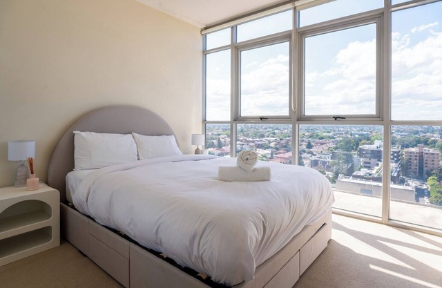 Comfy 1BDR Apt 3 minutes to Train Station Burwood