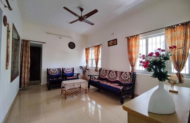 Comfy 2-bedroom House in Sanjaynagar, Bengaluru