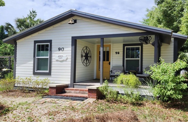 Comfy Cottage in Apalachicola; Easy Walk to Downtown!