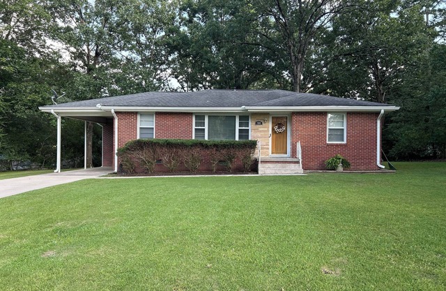 Comfy & Cozy Home in Weaver!